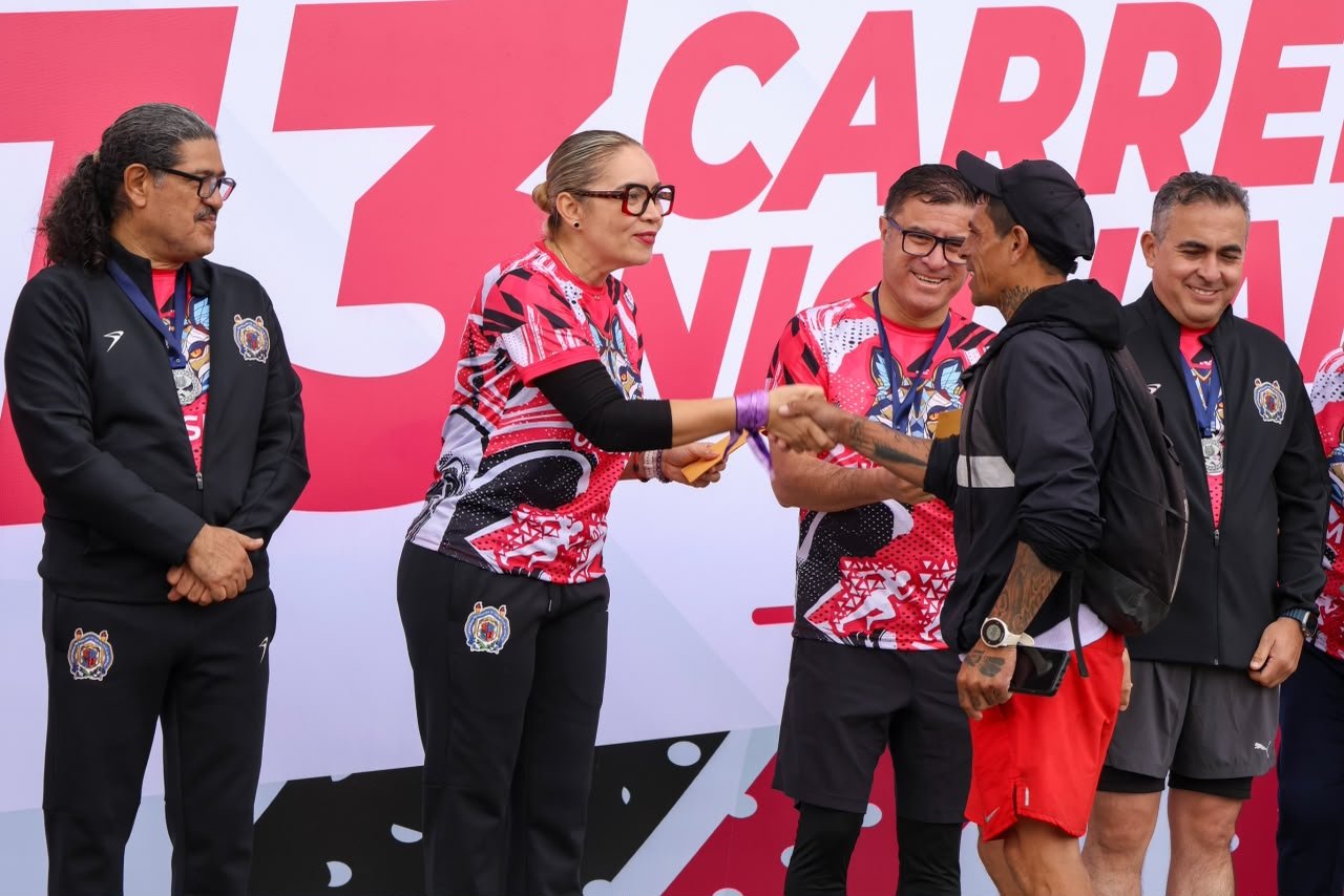 Cifra récord de participantes en la 13ª Carrera Atlética Nicolaita; Yarabí Ávila entrega de medallas Cifra récord de participantes en la 13ª Carrera Atlética Nicolaita; Yarabí Ávila entrega de medallas