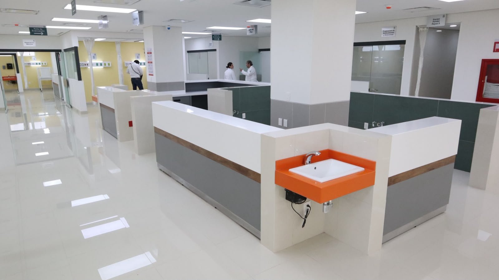 Entrega IMSS Michoacán rehabilitación integral del HGZ No. 12 en Lázaro Cárdenas