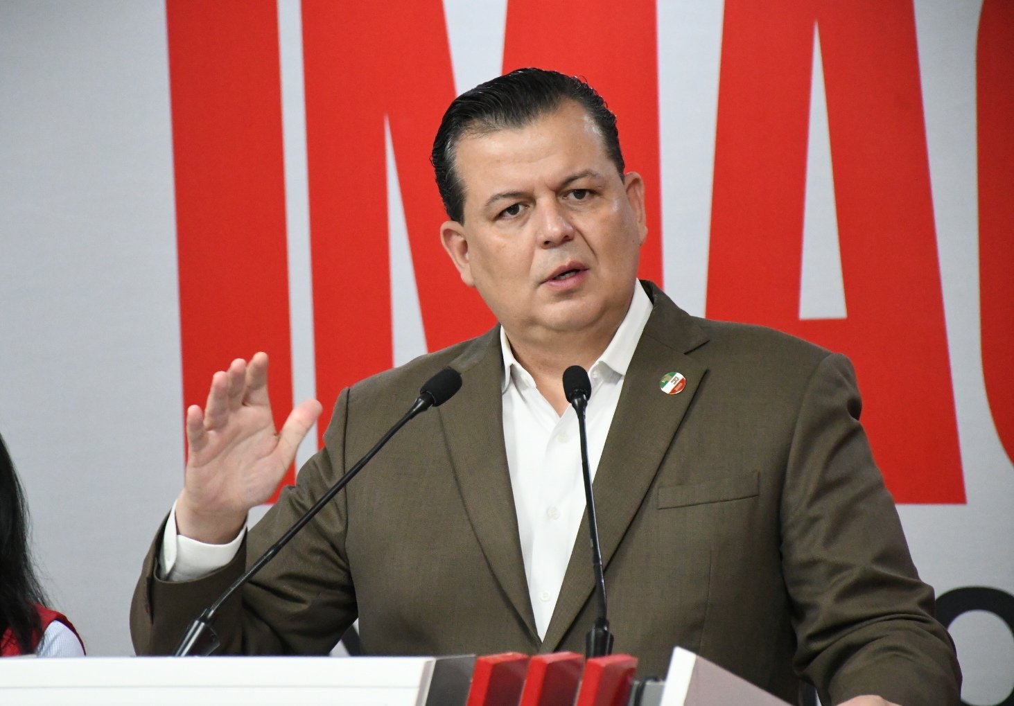Préstamos entregados por Sheinbaum en Apatzingán no alcanzan ni para pagar la cuota al crimen organizado: Memo Valencia