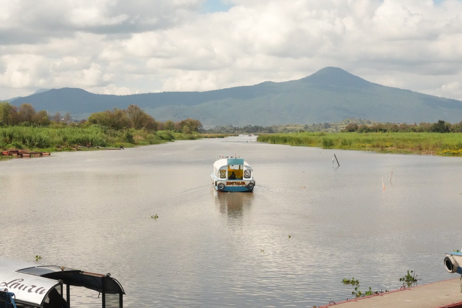 Listos canales de navegación del lago de Pátzcuaro para la Noche de Muertos Listos canales de navegación del lago de Pátzcuaro para la Noche de Muertos