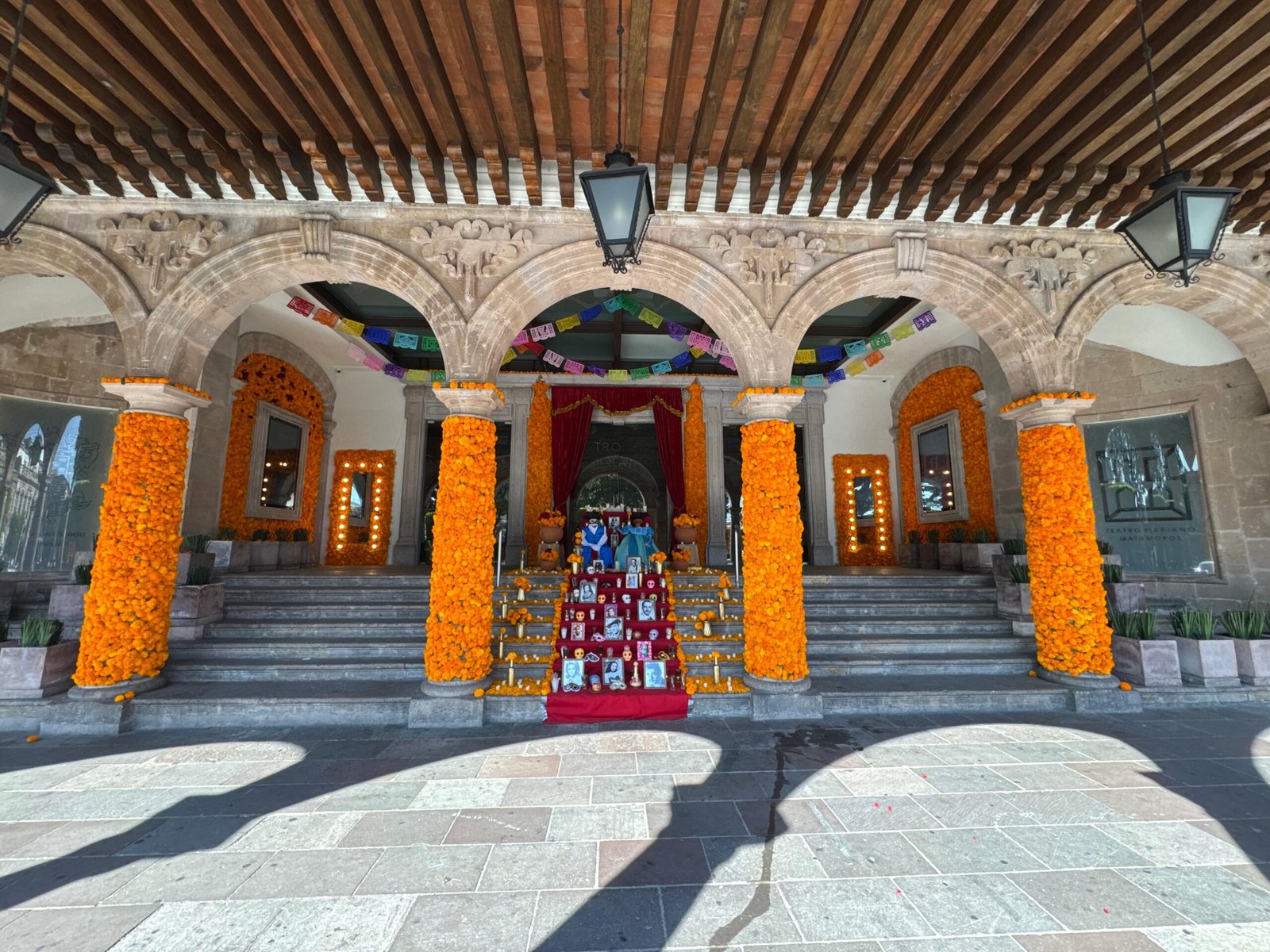 Teatro Mariano Matamoros presenta recorridos especiales de Día de Muertos con arte, tradición y tecnología.
