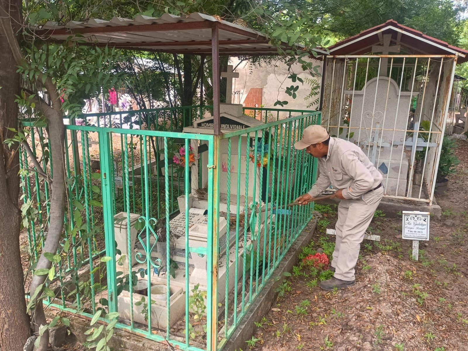 SSM prepara panteones seguros y libres de dengue por celebración de Noche de Muertos