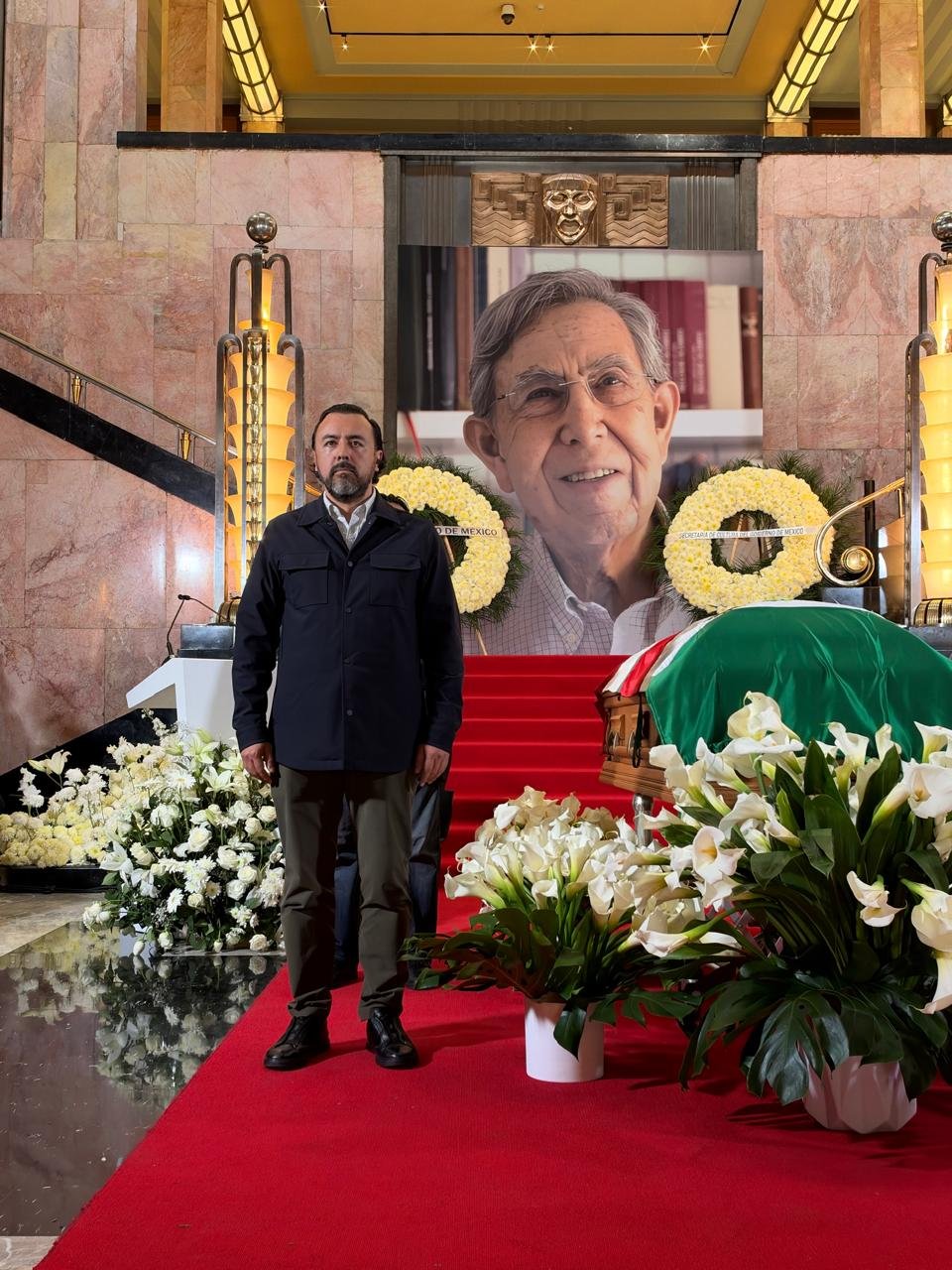 Gilberto Morelos rinde homenaje a Cuauhtémoc Cárdenas en Bellas Artes