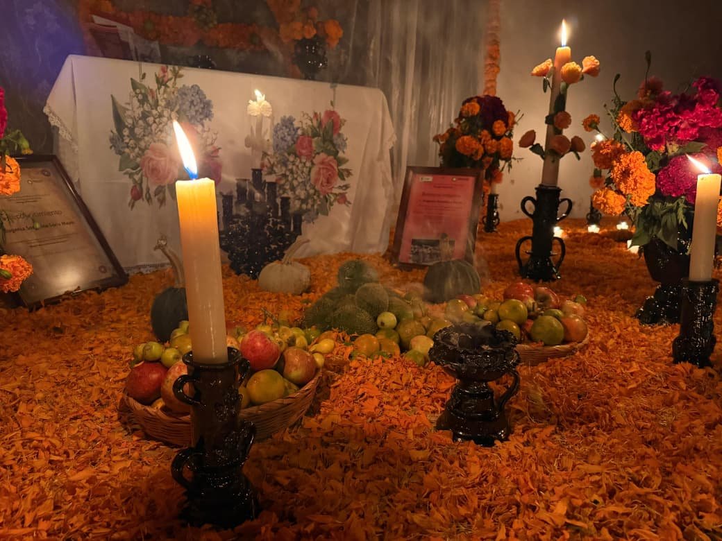 Vive la Noche de Muertos entre altares, arte y música